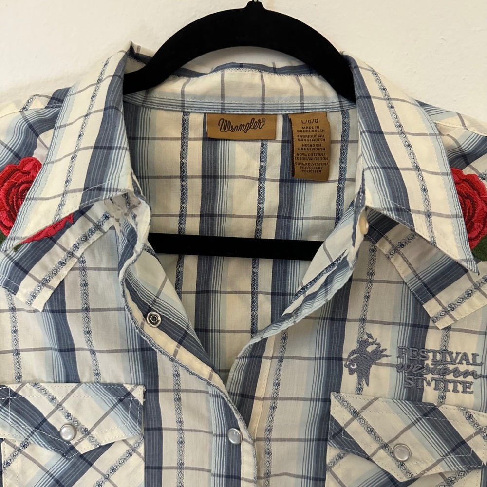 Women's Wrangler Western Size L Blue Plaid Embroidered Roses Pearl Snap Shirt
